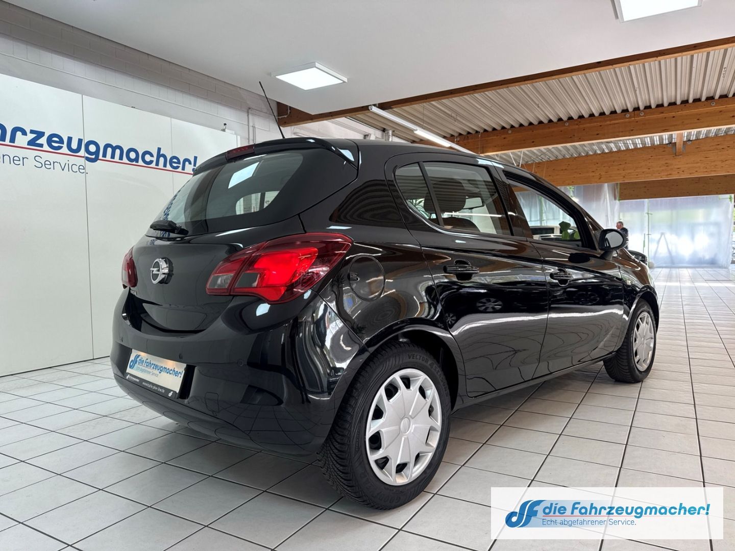 Fahrzeugabbildung Opel Corsa E Edition Navi Apple CarPlay Android Auto