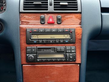 Mercedes E 320 - 5