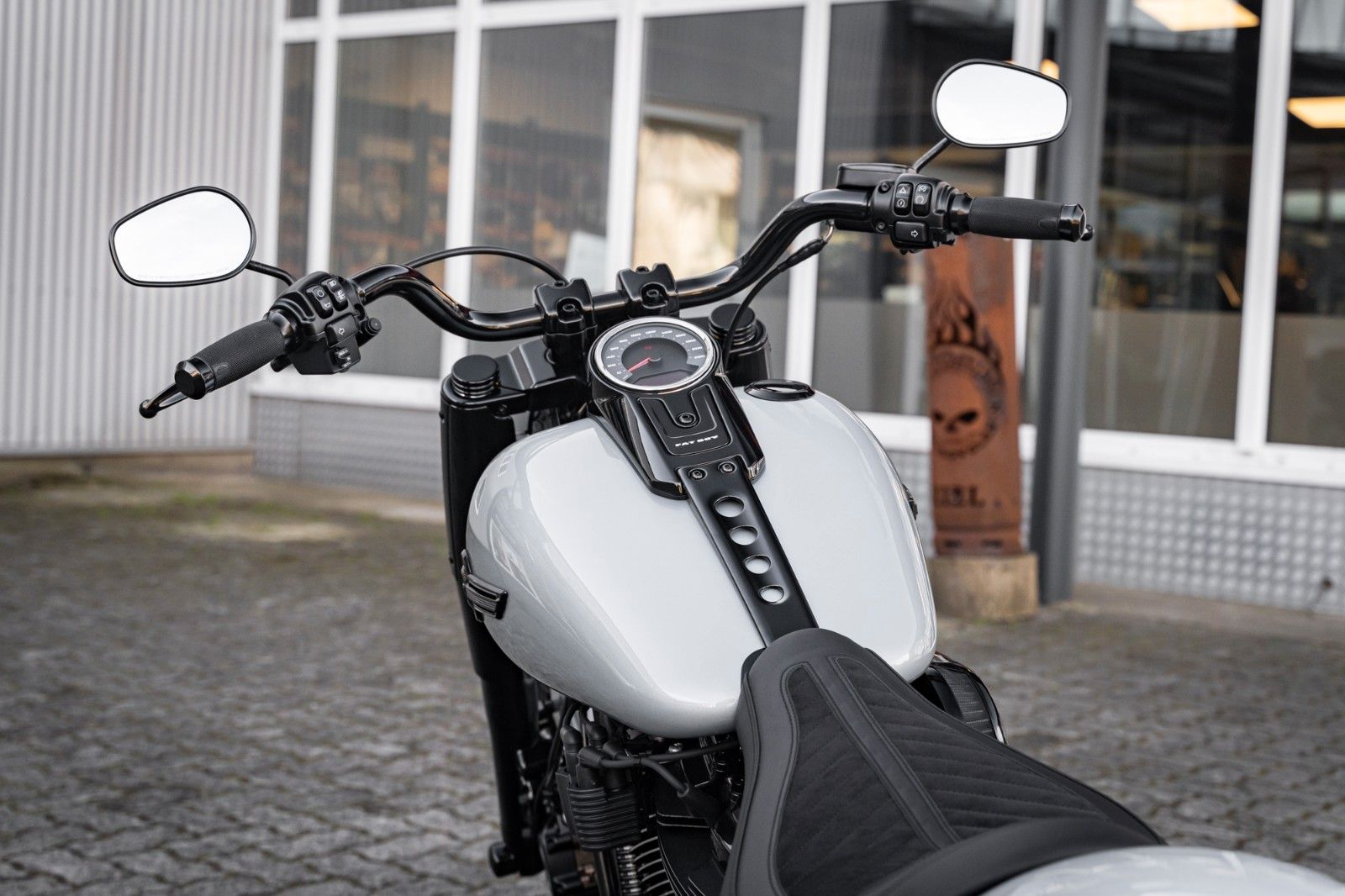Fahrzeugabbildung Harley-Davidson SILVER DARK FAT BOY FLFBS 114 MY24 - JEKILL&HYDE