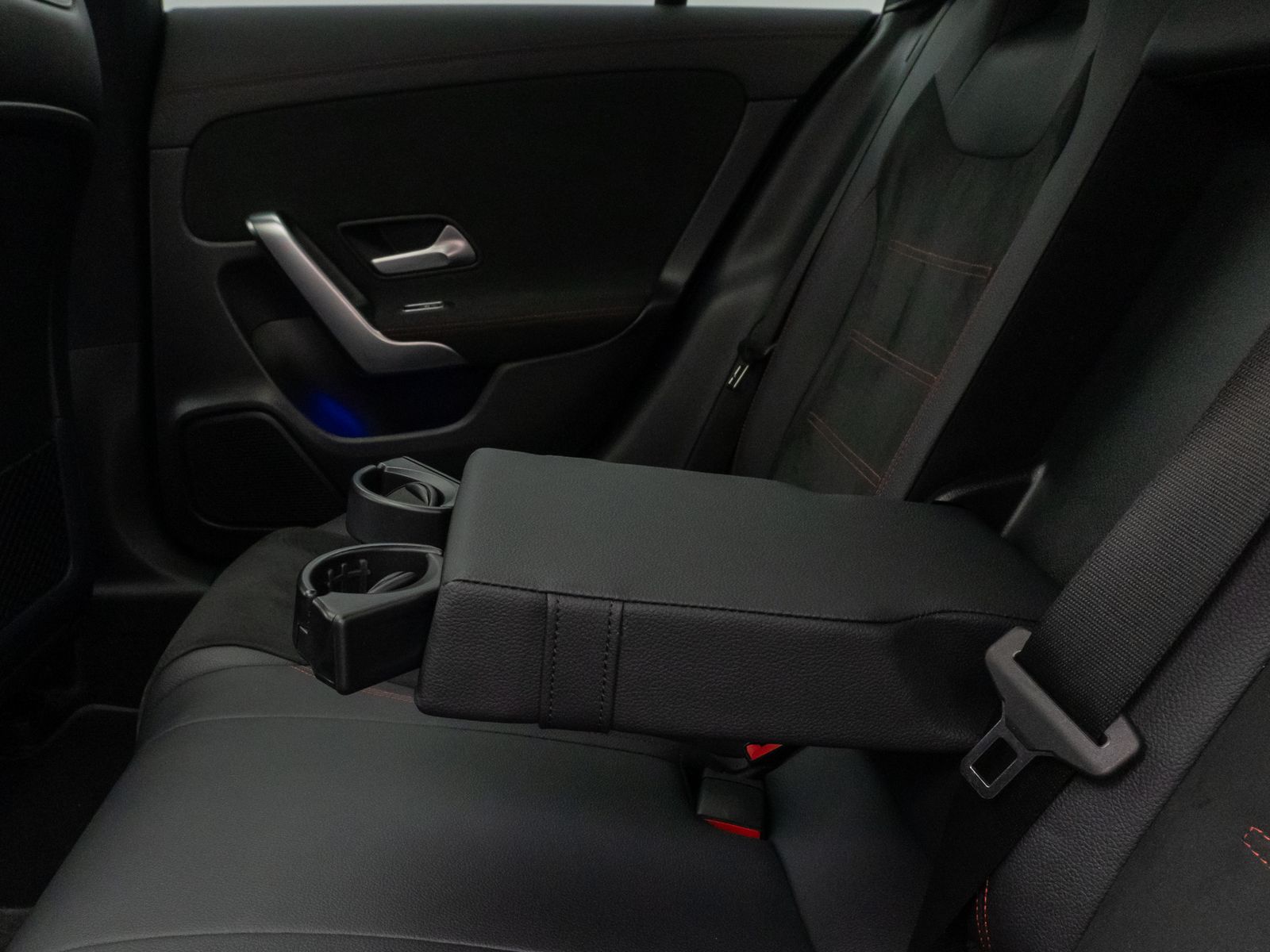 Fahrzeugabbildung Mercedes-Benz CLA 200d AMG Line Panorama 360°Lenkrhzg Komfort