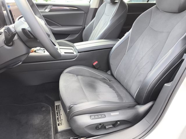 Fahrzeugabbildung Volkswagen Passat Variant 1.5 eTSI DSG Business LED ACC NAV