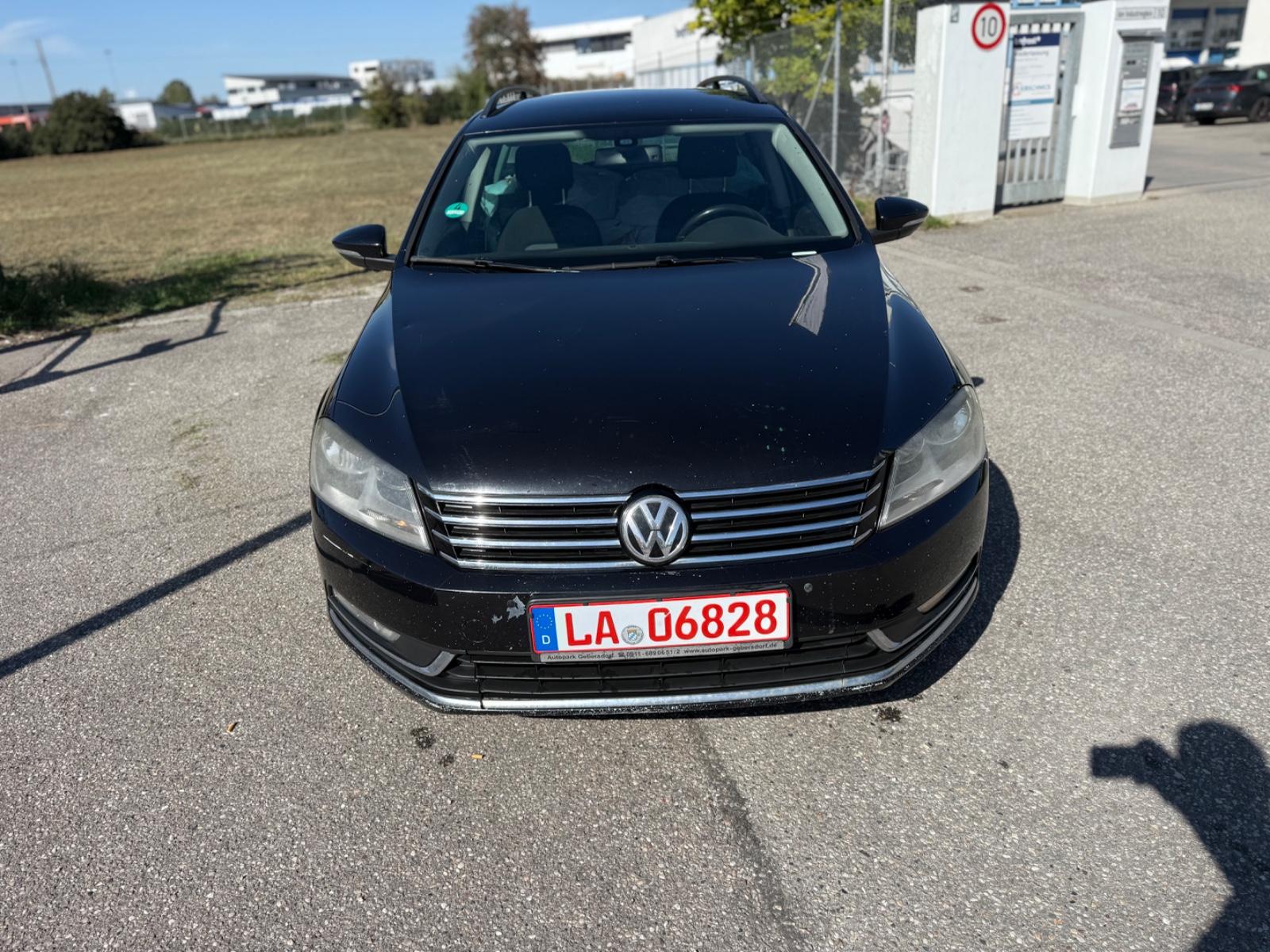 Volkswagen Passat 2011 — вигляд ззаду