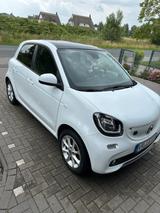 Smart ForFour-EQ- PANO+NAVI+SHZ+passion+22KW+Garantie