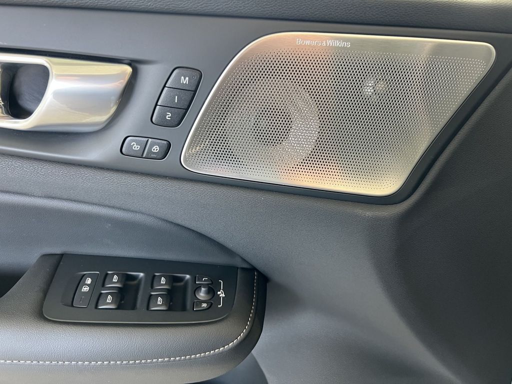 Volvo S60 T8 Ultimate Dark Recharge AWD Massage B&W