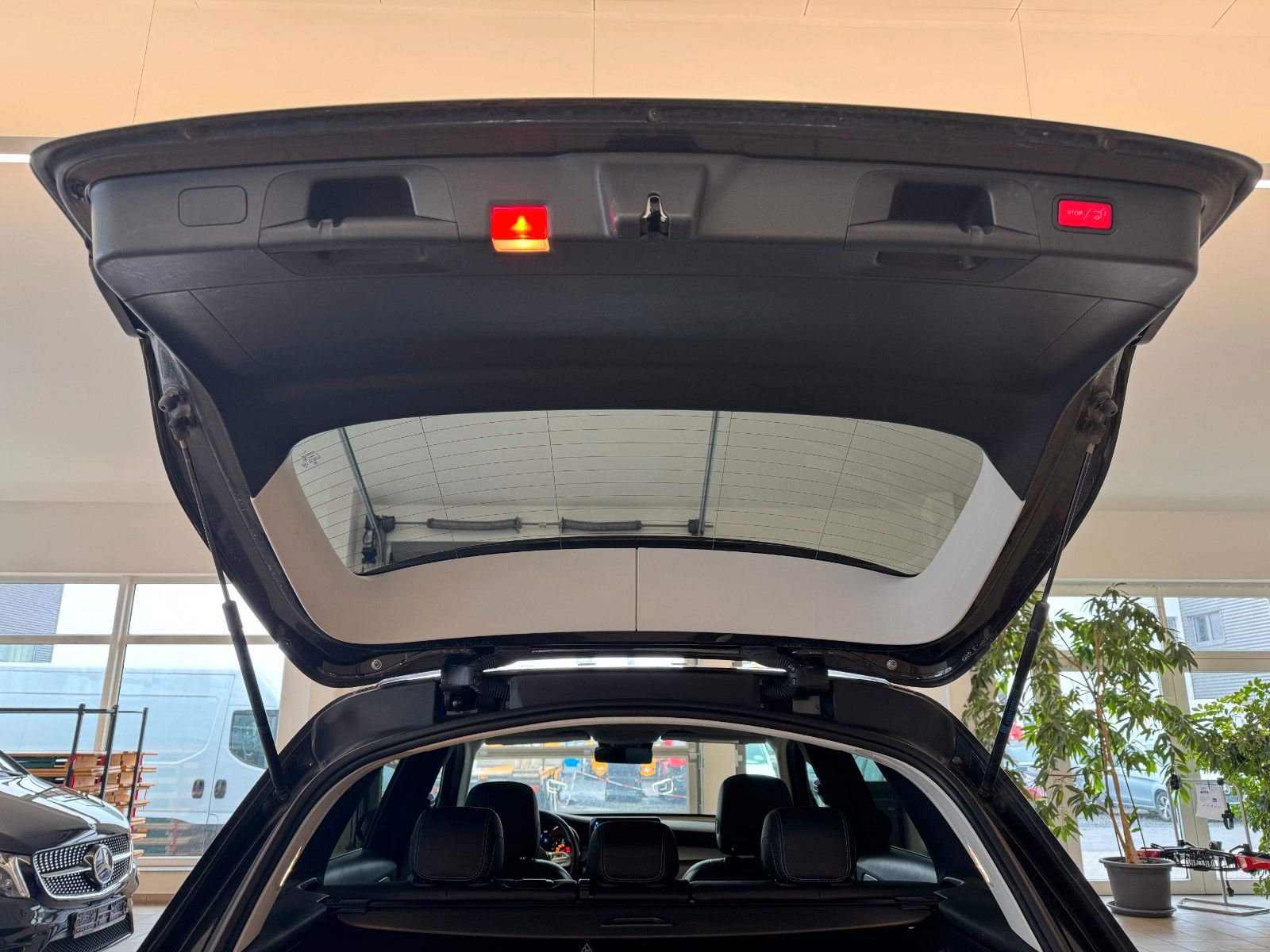 Fahrzeugabbildung Mercedes-Benz GLC 220d 4M+AMG+Pano+Distr+Night+RKamera