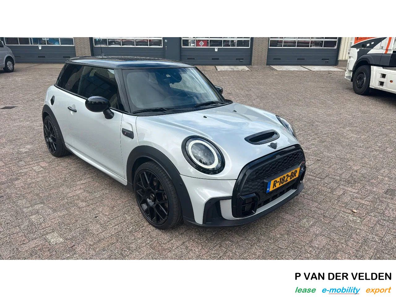 MINI Cooper S John Cooper Works | 178 pk | 18.188 km 