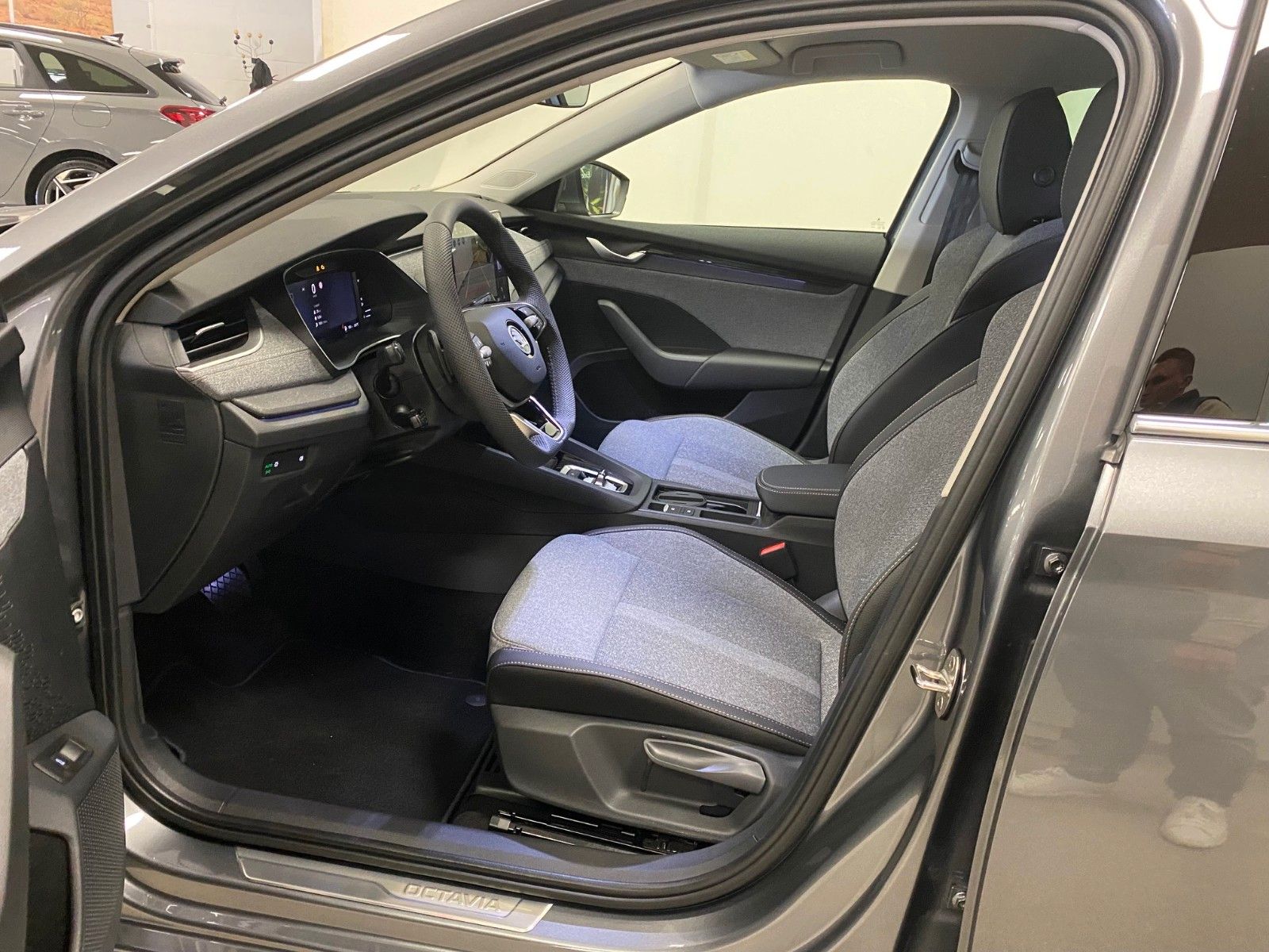 Fahrzeugabbildung SKODA Octavia 1.5 TSI MHEV DSG Selection+NAVI+AHK+ACC+