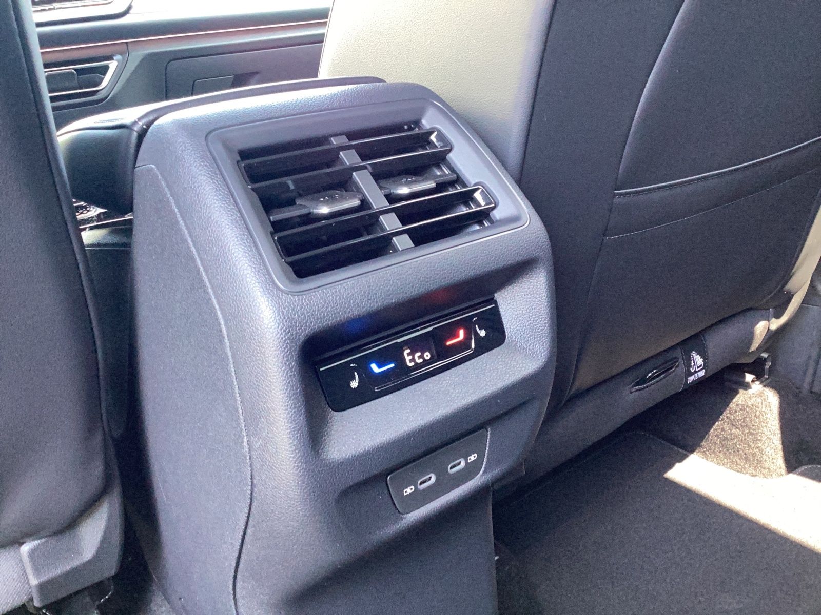 Fahrzeugabbildung Volkswagen Tiguan 1.5 TSI eHybrid 200 kW R-Line AHZV  IQ.LI