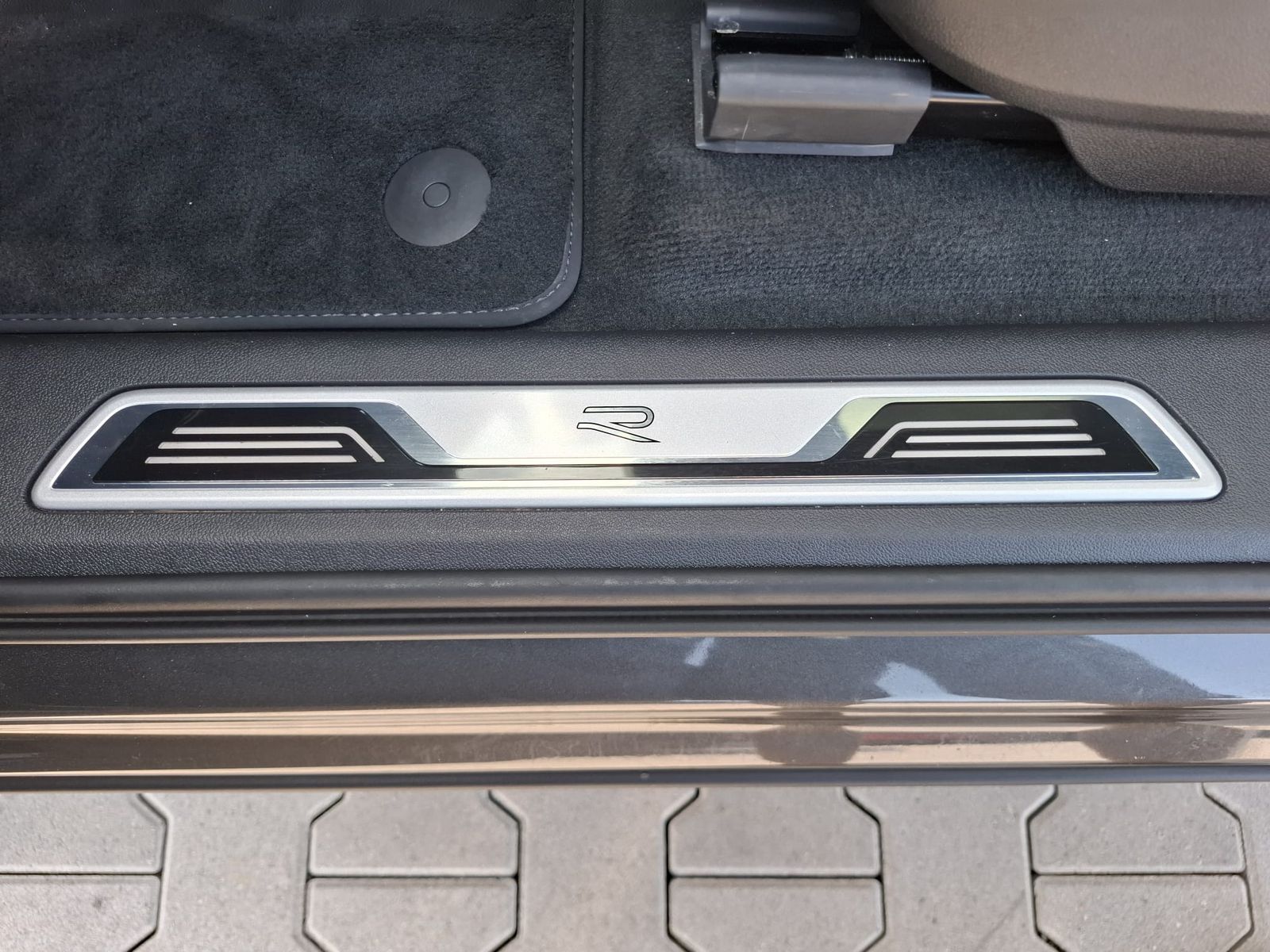Fahrzeugabbildung Volkswagen Touareg 3.0TDI 4M R-Line VOLL Black 22" UPE 114T