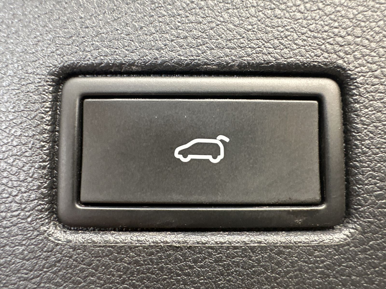 Fahrzeugabbildung Volkswagen Touran 2.0 TDI DSG 7-Sitzer HL NAV+LED+ACC+KAM