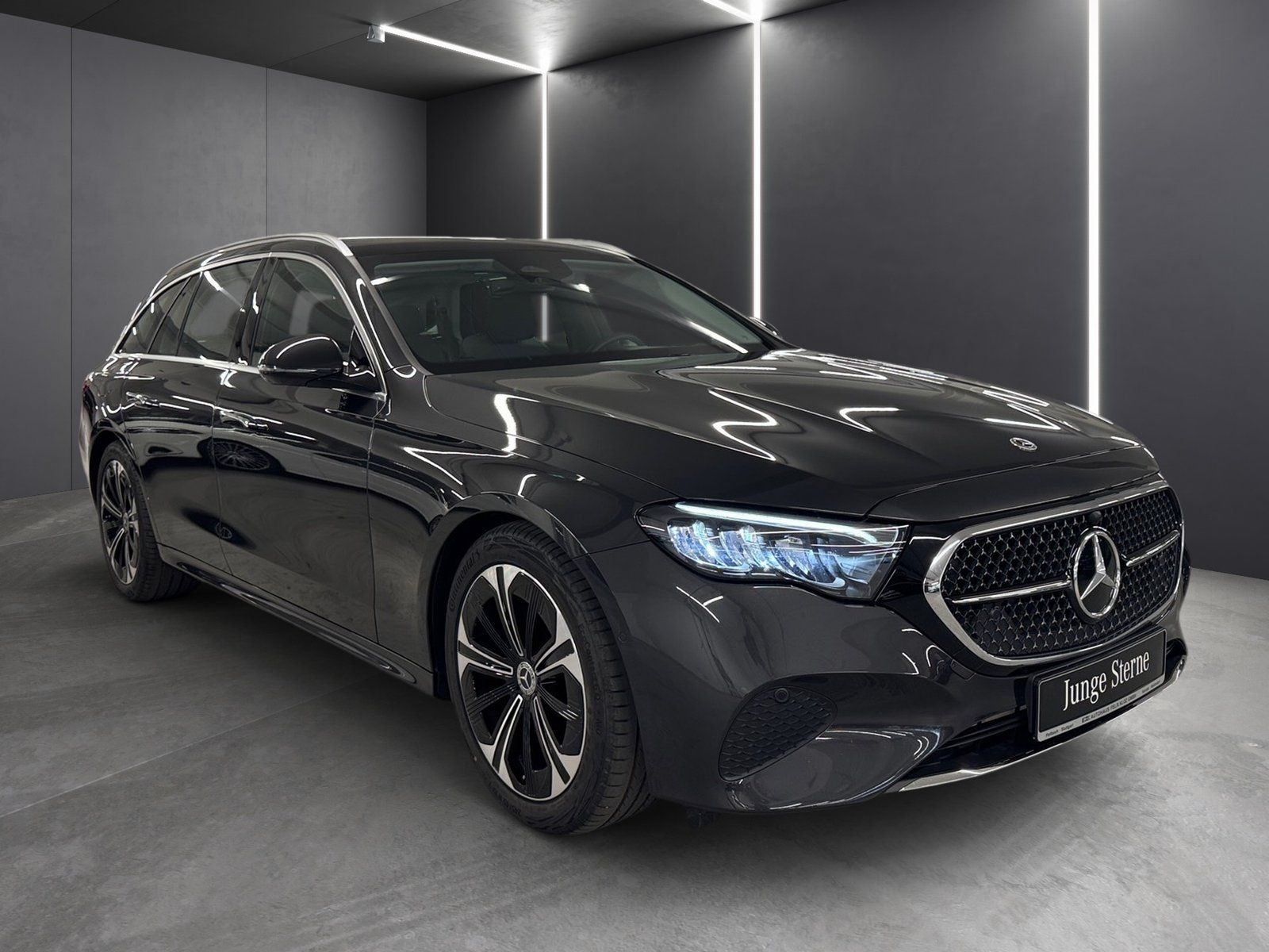 Fahrzeugabbildung Mercedes-Benz E 220 T d AVANTGARDE*Pano*AHK*Distronic*Totwink*