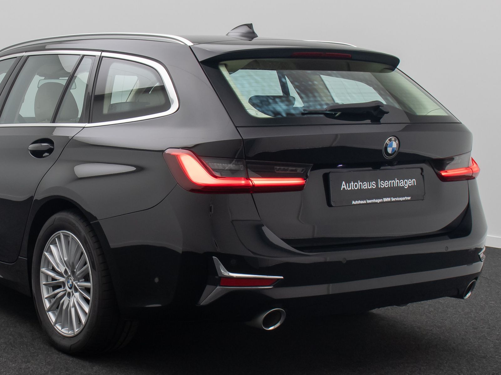 Fahrzeugabbildung BMW 320d Luxury Line 360&deg;Alarm ACC AHK HUD DAB Leder