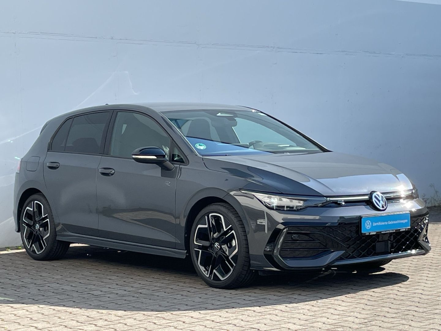 Golf VIII 1.5 eTSI DSG R-Line Kamera/Matrix/AHK/