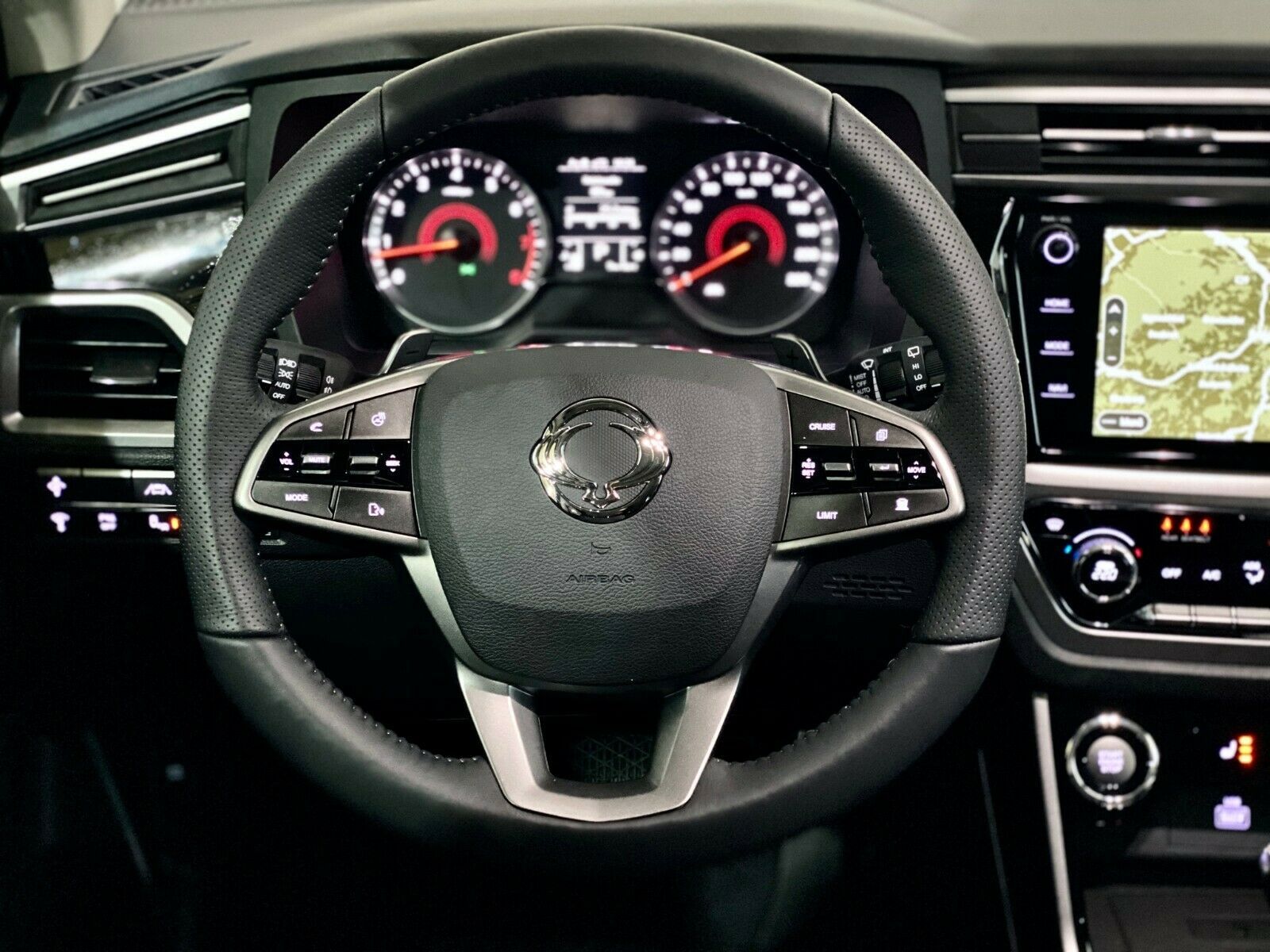 Fahrzeugabbildung Ssangyong Korando **SONDERMODELL RUBY**ASSISTENZSYSTEME**