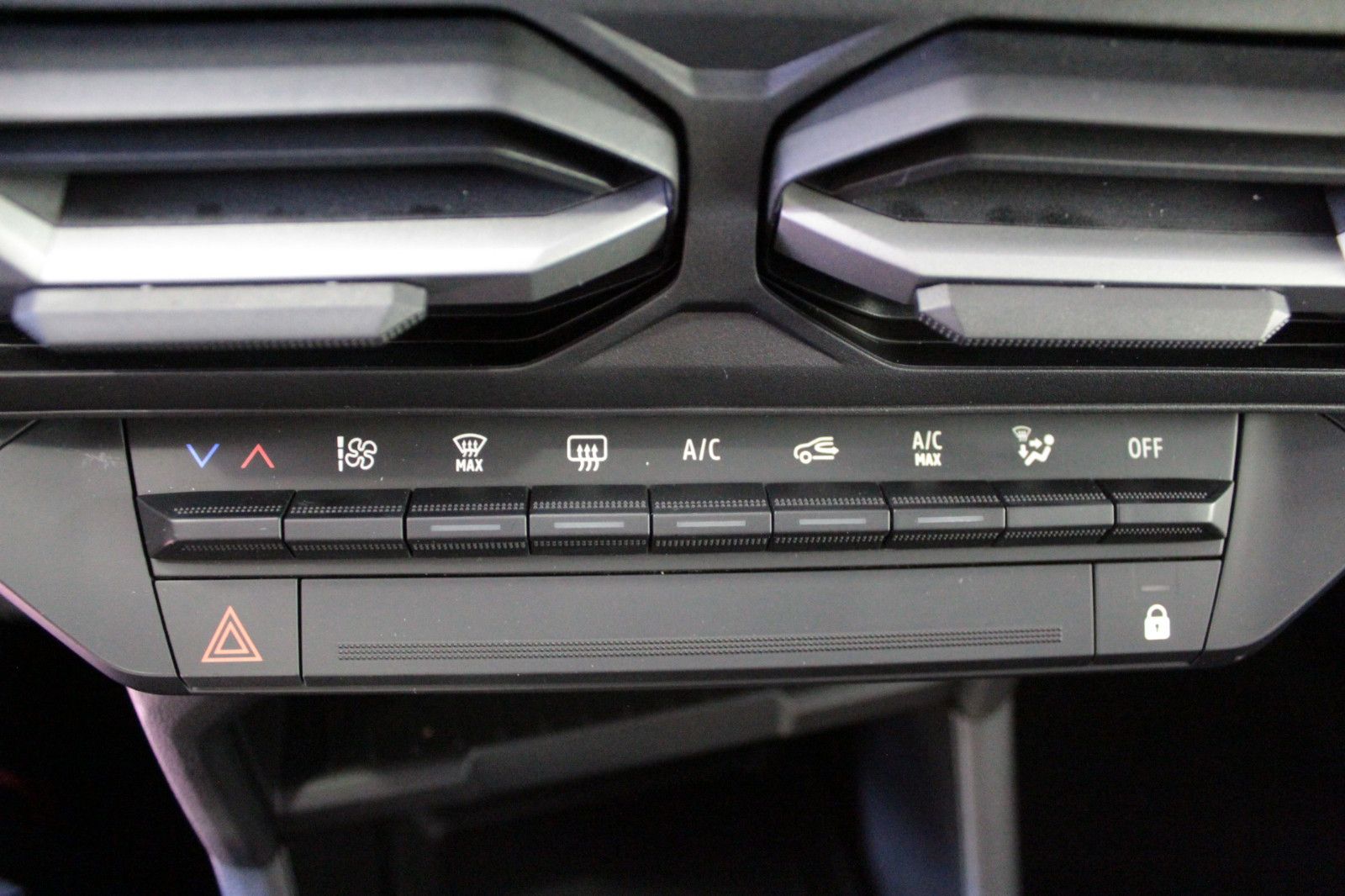 Fahrzeugabbildung Dacia Duster hybrid 140 Expression *Winterpaket*