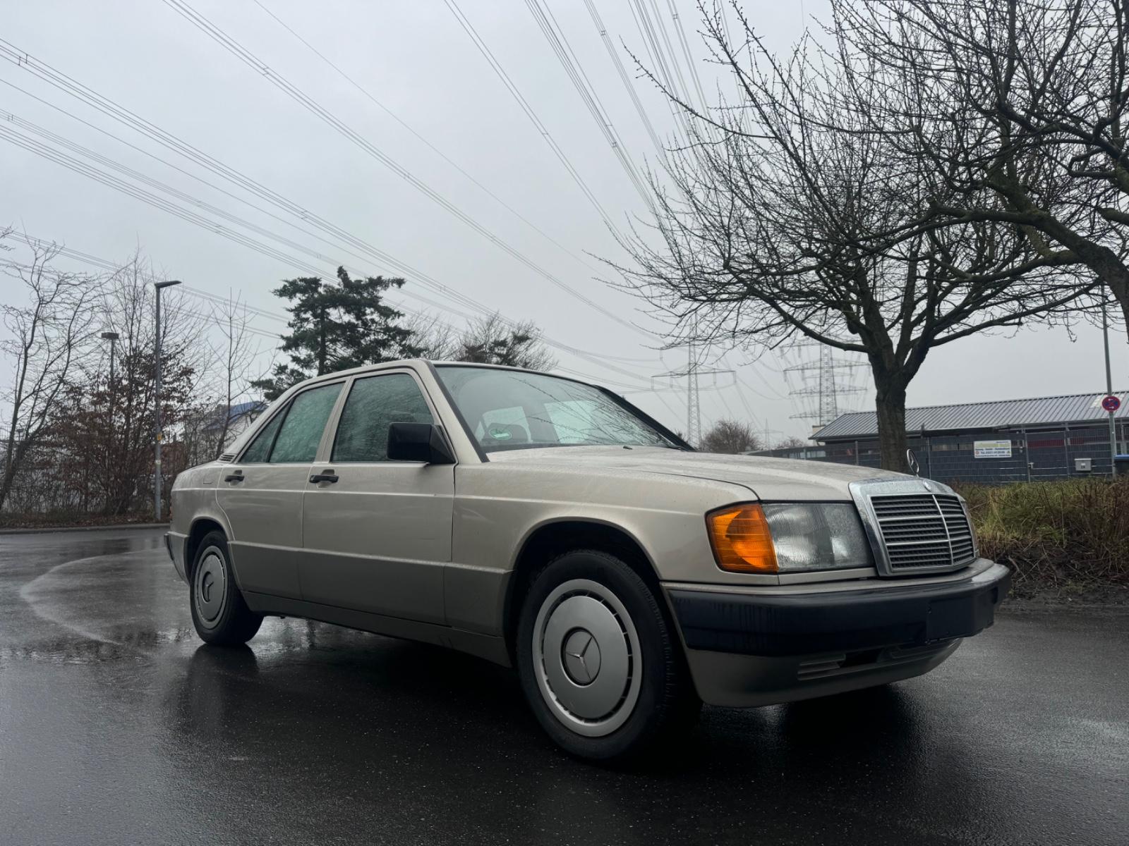 Mercedes-Benz 190E 1-HAND/NUR 136TKM/AUTOMATIK/TOP ZUSTAND