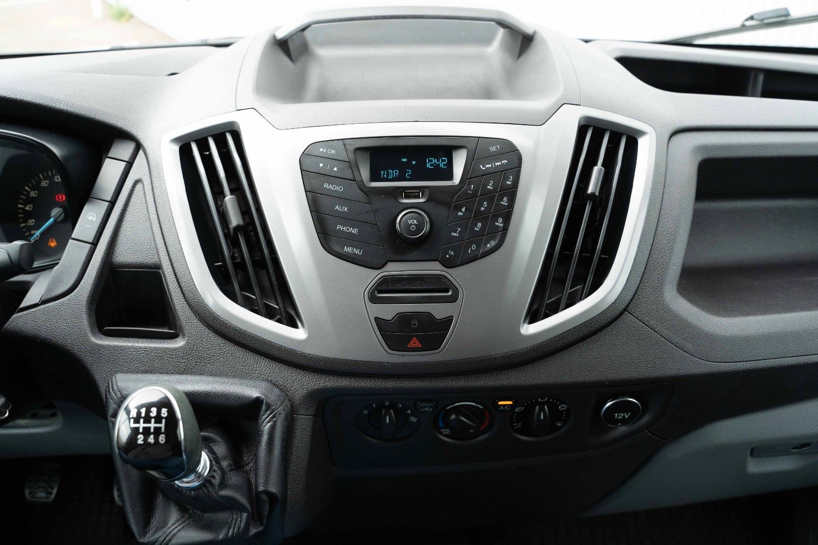 Fahrzeugabbildung Ford TRANSIT KASTEN 2.0 TDCI L2H2 PDC TEMP KLIMA ALLW