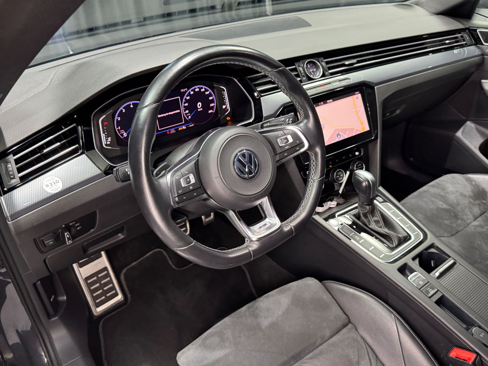 Fahrzeugabbildung Volkswagen Arteon R-Line|DSG|NAVI|ACC|DIGI-TACHO|1.HAND