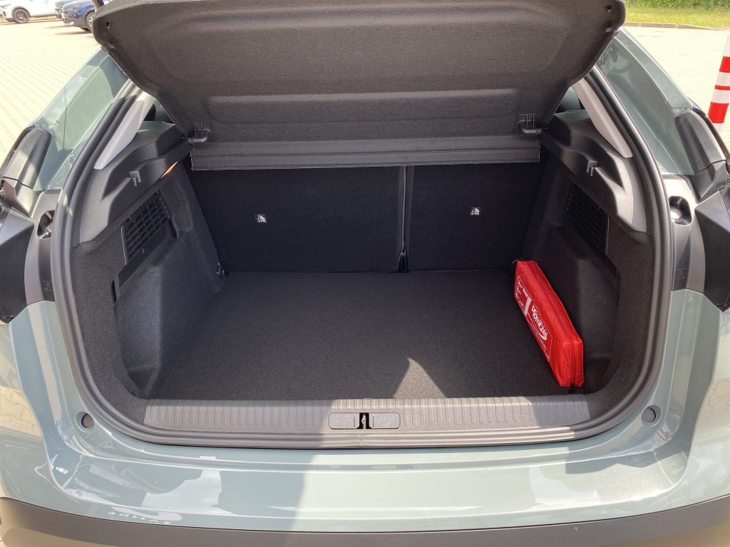 Fahrzeugabbildung Citroën C4 Hybrid 145 PLUS *Allwetterreifen*beh. Frontsc