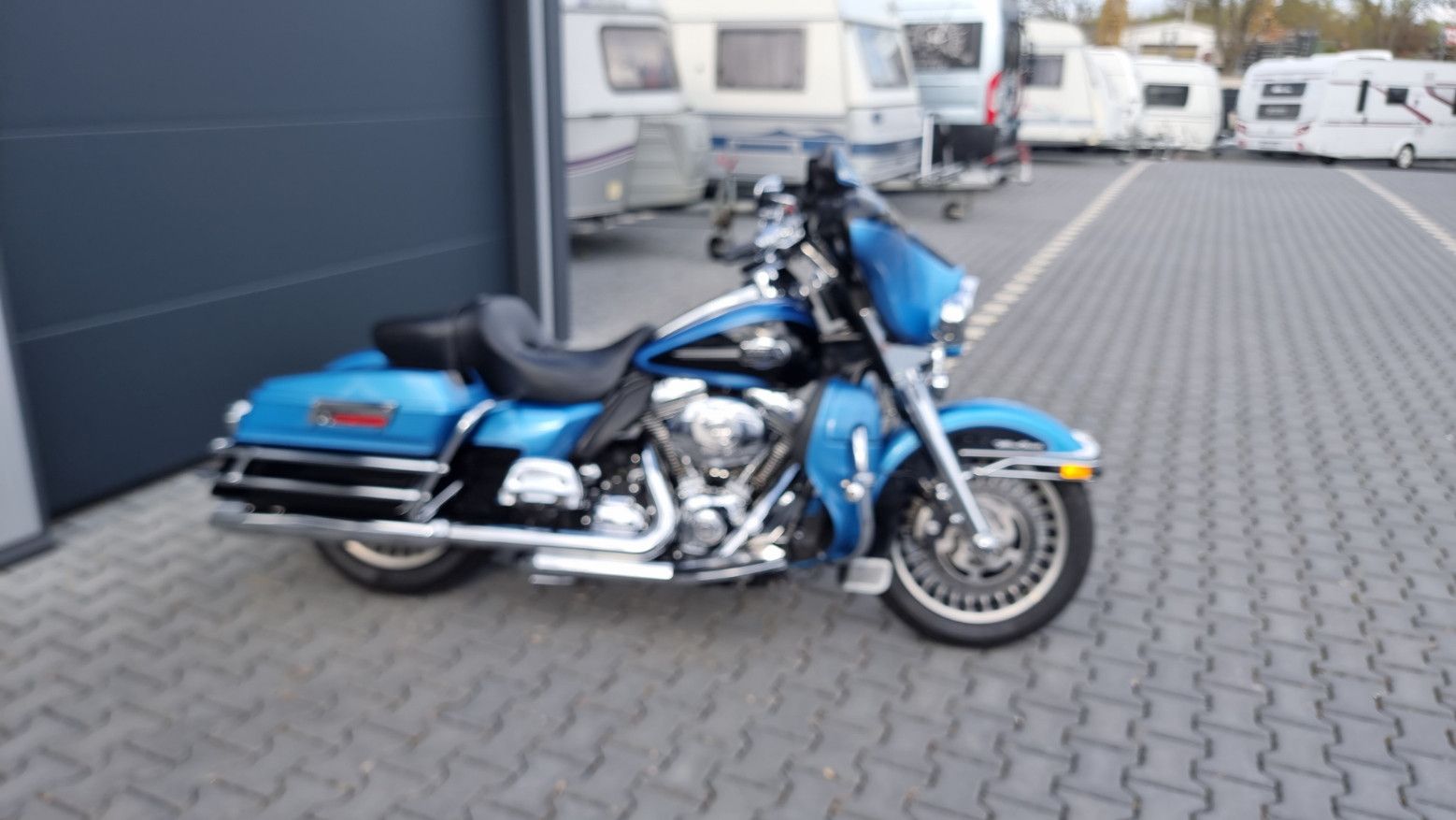 Photo of Harley-Davidson Elektra Glide,Radio,Koffer