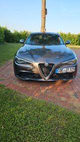 Alfa Romeo Giulia 2.0 Turbo 16V 147kW AT8 Top Zustand  - Alfa Romeo: 2.0
