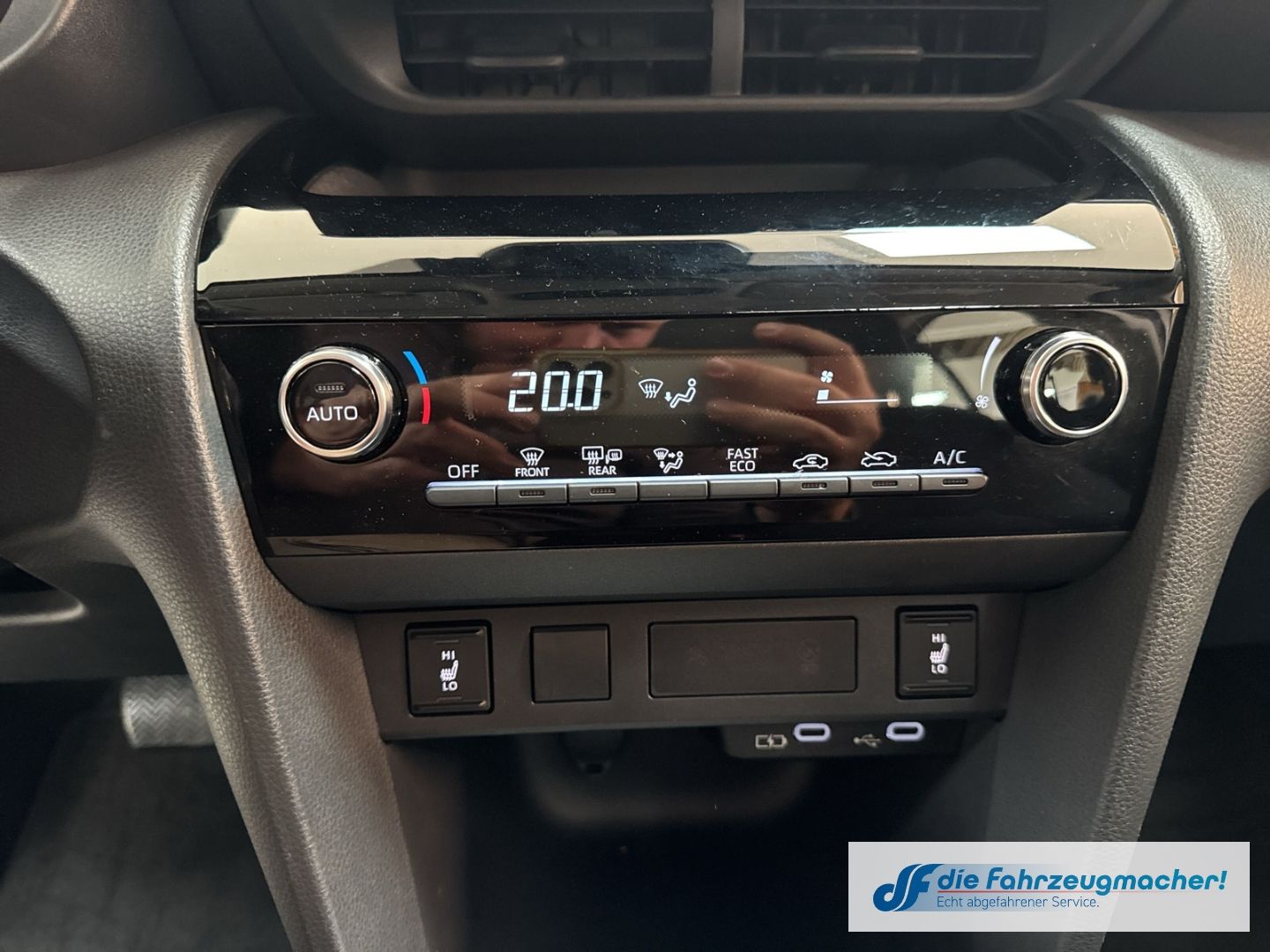 Fahrzeugabbildung Toyota Yaris Cross Hybrid FWD Comfort ACC DAB Spurhalte
