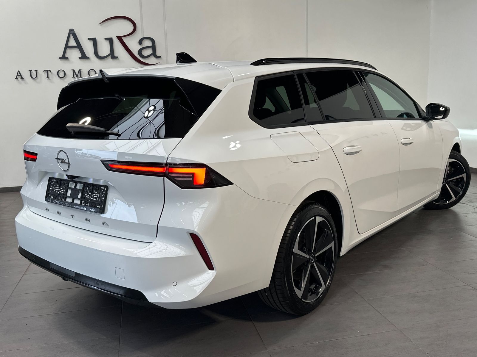 Fahrzeugabbildung Opel Astra SpT 1.5 D Automatik Business Elegance NAV