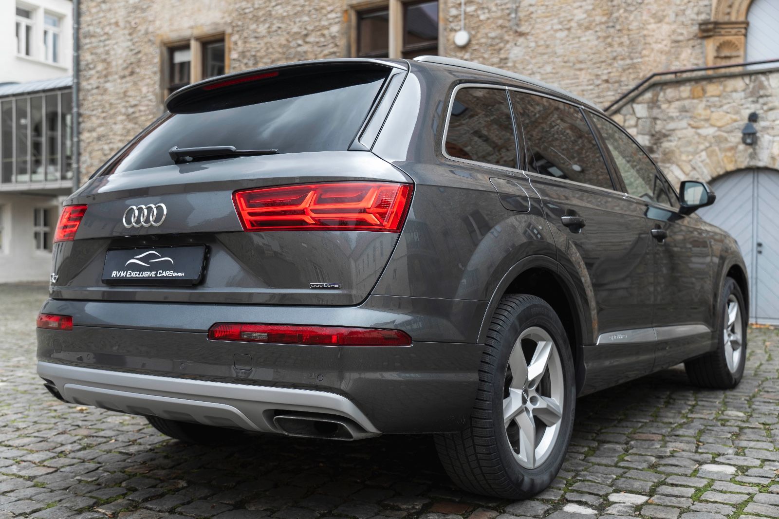 Fahrzeugabbildung Audi Q7 3.0 TFSI Quattro LED PANO NAV 7 SITZER BOSE