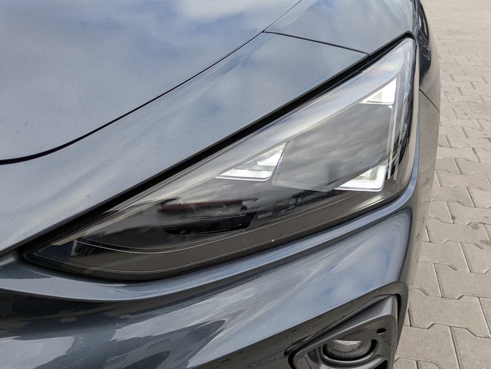 Fahrzeugabbildung CUPRA Leon 1.5 eTSI MATRIX*PANO*ALCAN.*AHK*SENN*Drive2