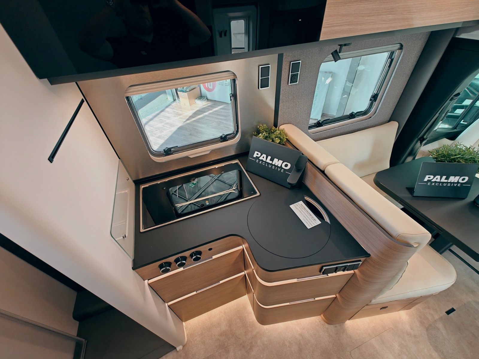 Fahrzeugabbildung HYMER / ERIBA / HYMERCAR B-KLASSE MC T 680 PREMIUM - MATARA TEAK by palmo