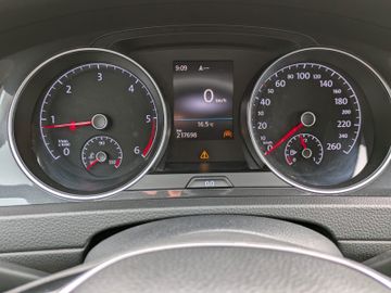Volkswagen Golf - 11