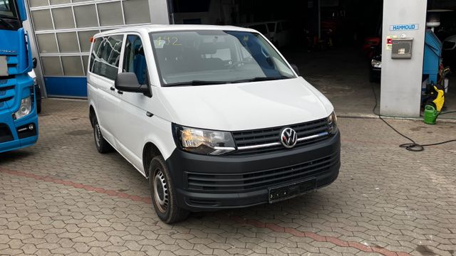 Volkswagen T6 Kombi 9-Sitze