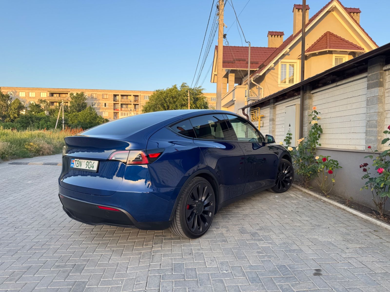 TESLA Model Y Performance Dual Motor AWD Performance