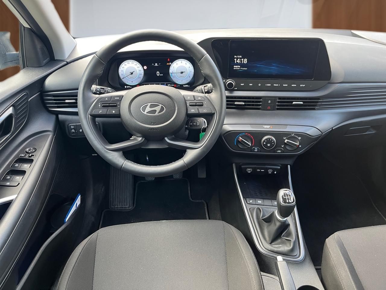 Fahrzeugabbildung Hyundai i20 TREND Fernlichtass. Kam. LM Navi PDC SHZ