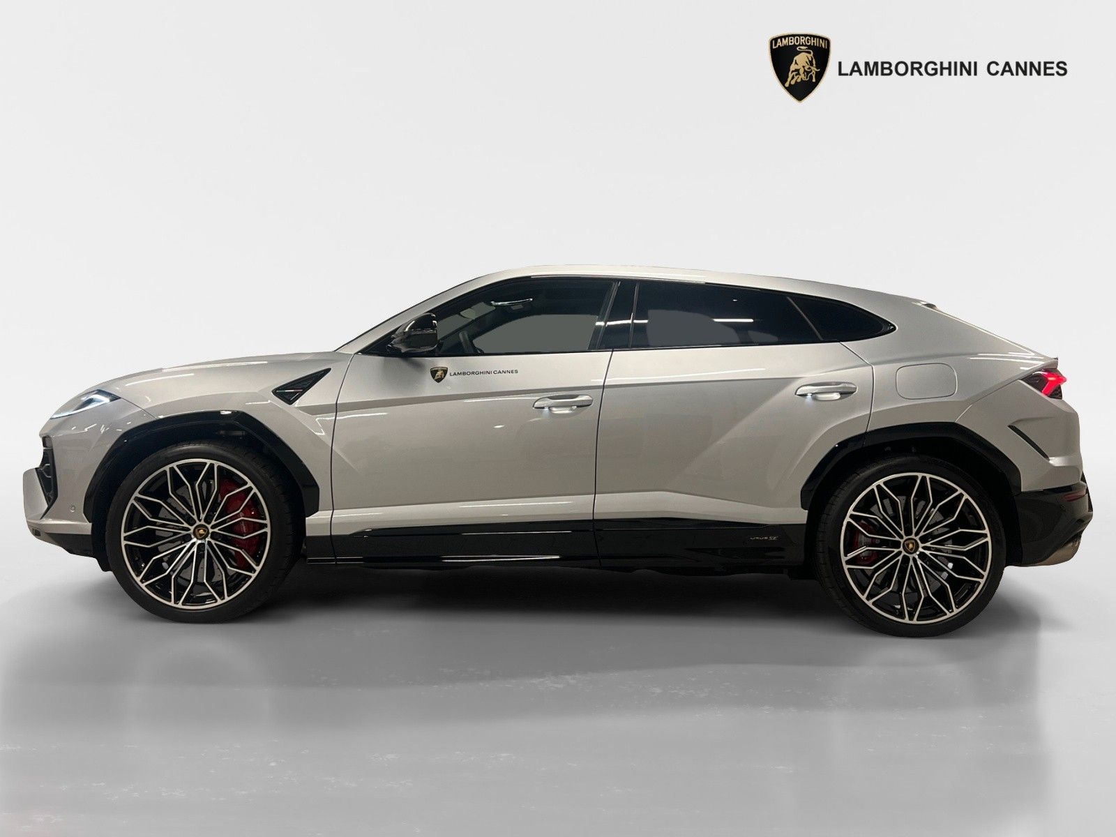 Lamborghini URUS SE 800 hp - DEMO CAR - AKRAPOVIC imagem 2