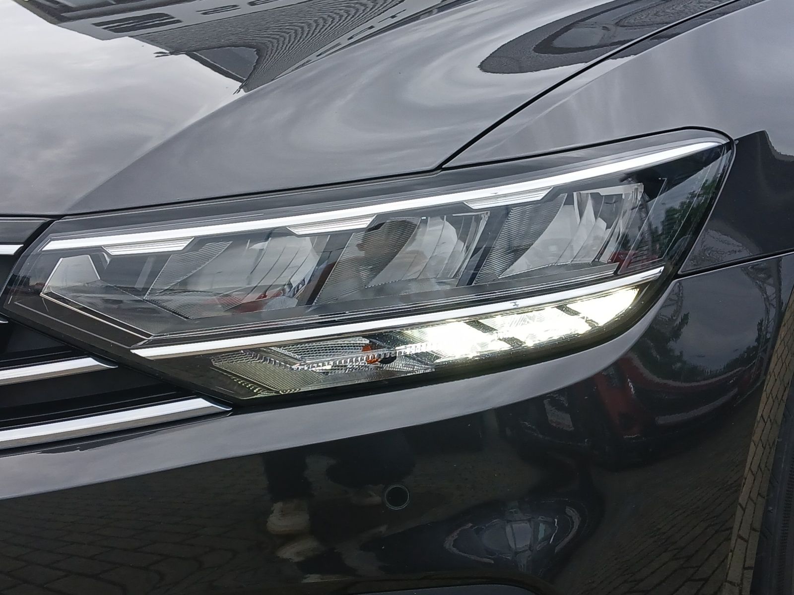 Fahrzeugabbildung Volkswagen Passat Variant TDI LED AHK Navi ACC RFK SH