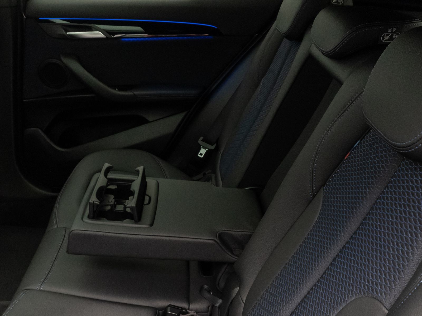 Fahrzeugabbildung BMW X2 sD20d M Sport HUD DAB Kamera HiFi Panoram 19"