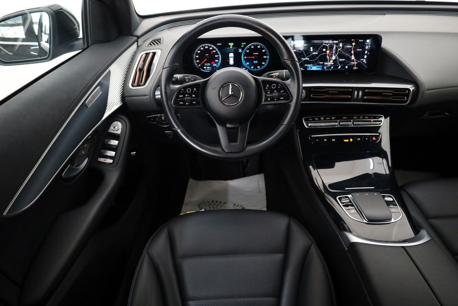 Fahrzeugabbildung Mercedes-Benz EQC 400 4Matic,Leder,Navi,LED,SH,Kamera,AHK