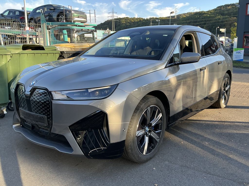 Image of BMW iX