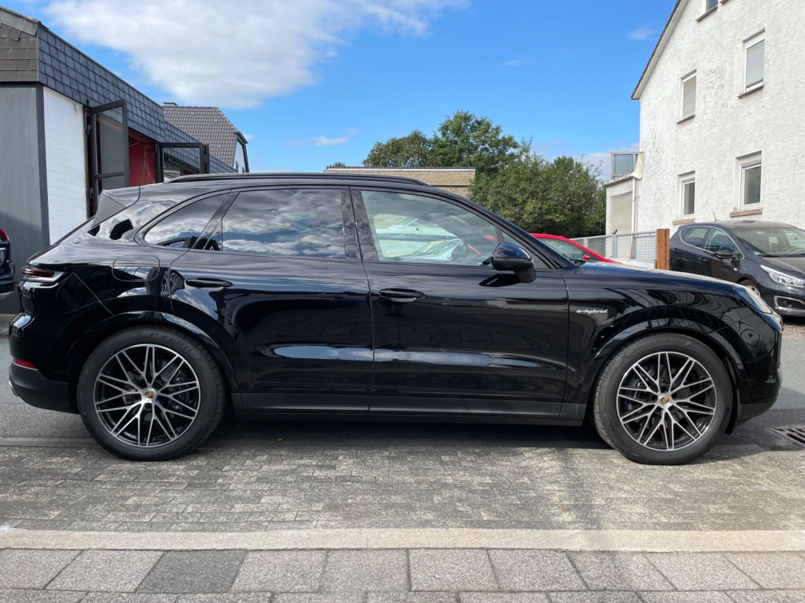 Fahrzeugabbildung Porsche Cayenne E-Hybrid |MY2024|Pano|PASM|ACC|3.Display