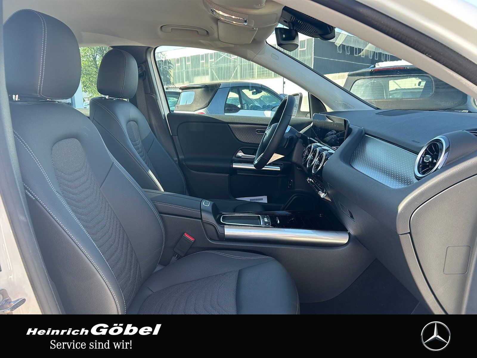 Fahrzeugabbildung Mercedes-Benz GLA 180 PROGRESSIVE*AHK*CARPLAY*LED*EASY-PACK*WI