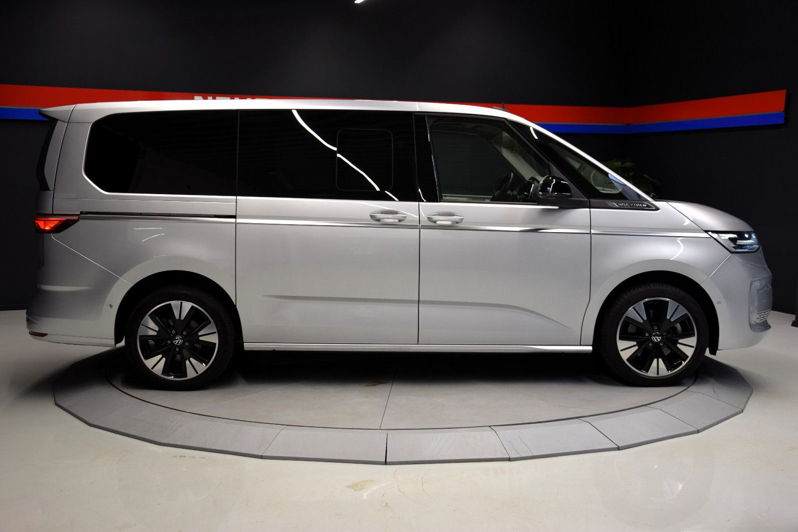 Fahrzeugabbildung Volkswagen T7 Multivan Style lang h/k ACC HuD Stndhz Matrix