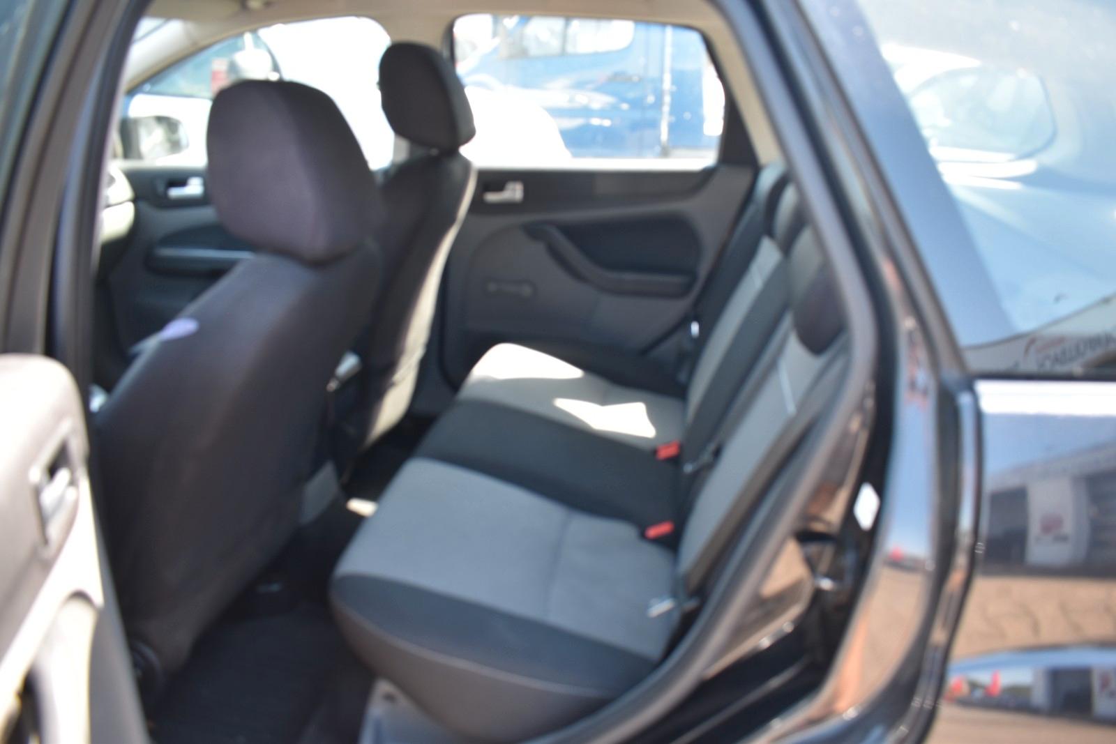 Ford Focus 2010 — photo 9