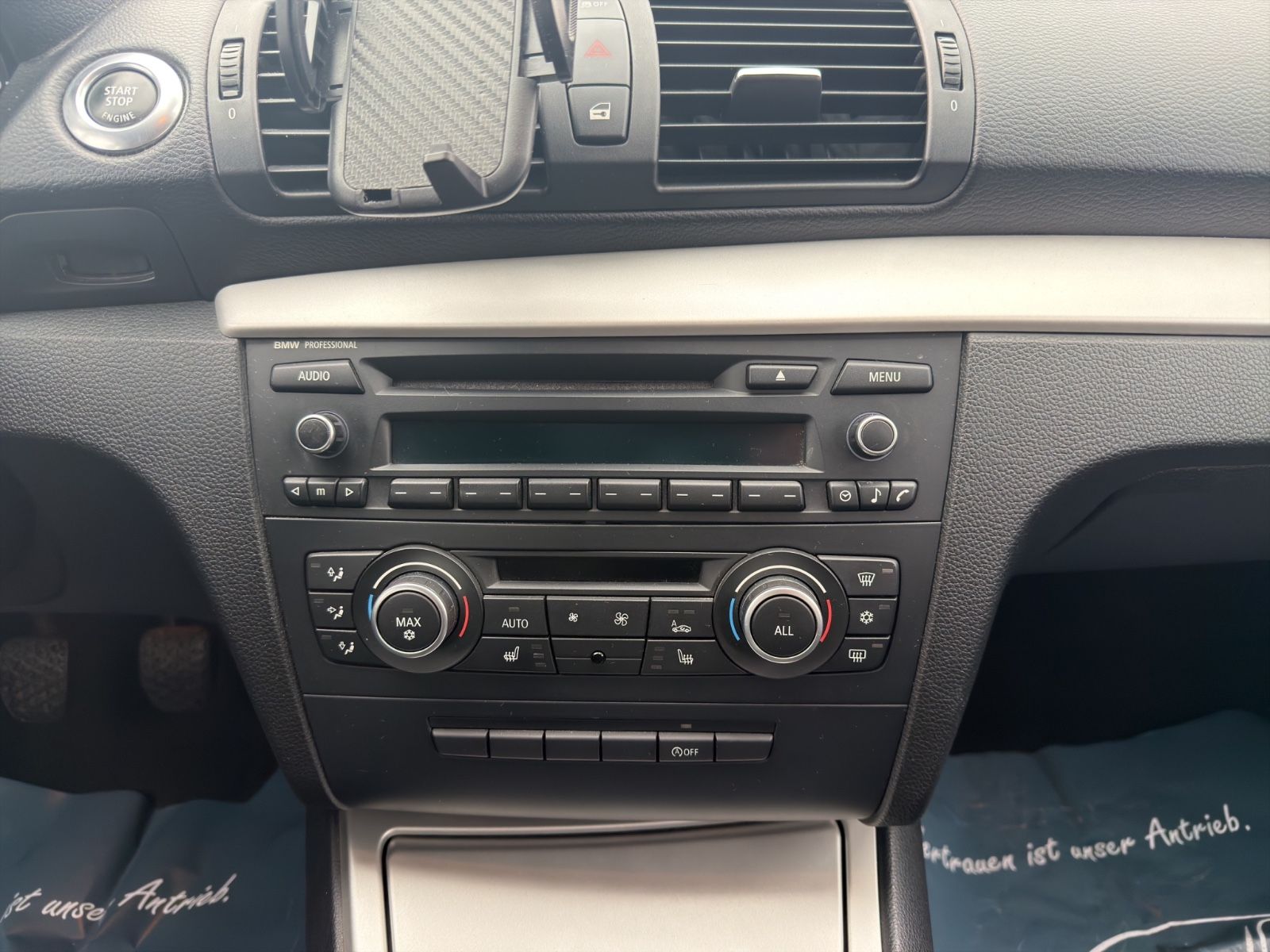 Fahrzeugabbildung BMW 118i Limousine /Klimaautom./Sitzhz./PDC/