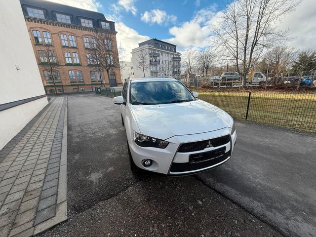 Mitsubishi Outlander Invite 4WD