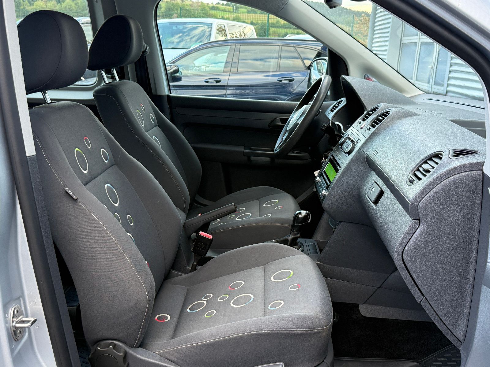 Fahrzeugabbildung Volkswagen Caddy Roncalli 1.6 TDI DSG AHK Tempomat SHZ