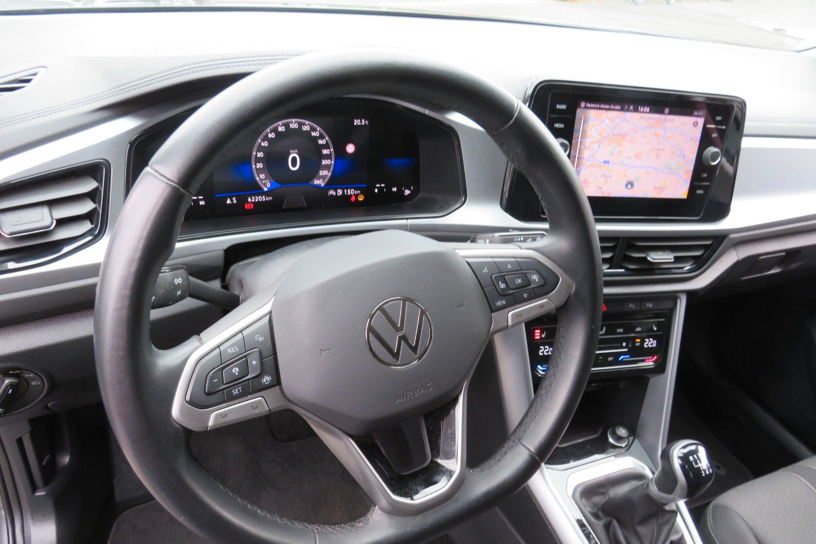 Fahrzeugabbildung Volkswagen T-Roc Life NAVI ACC SITZH. LED APP-CON. 1.H