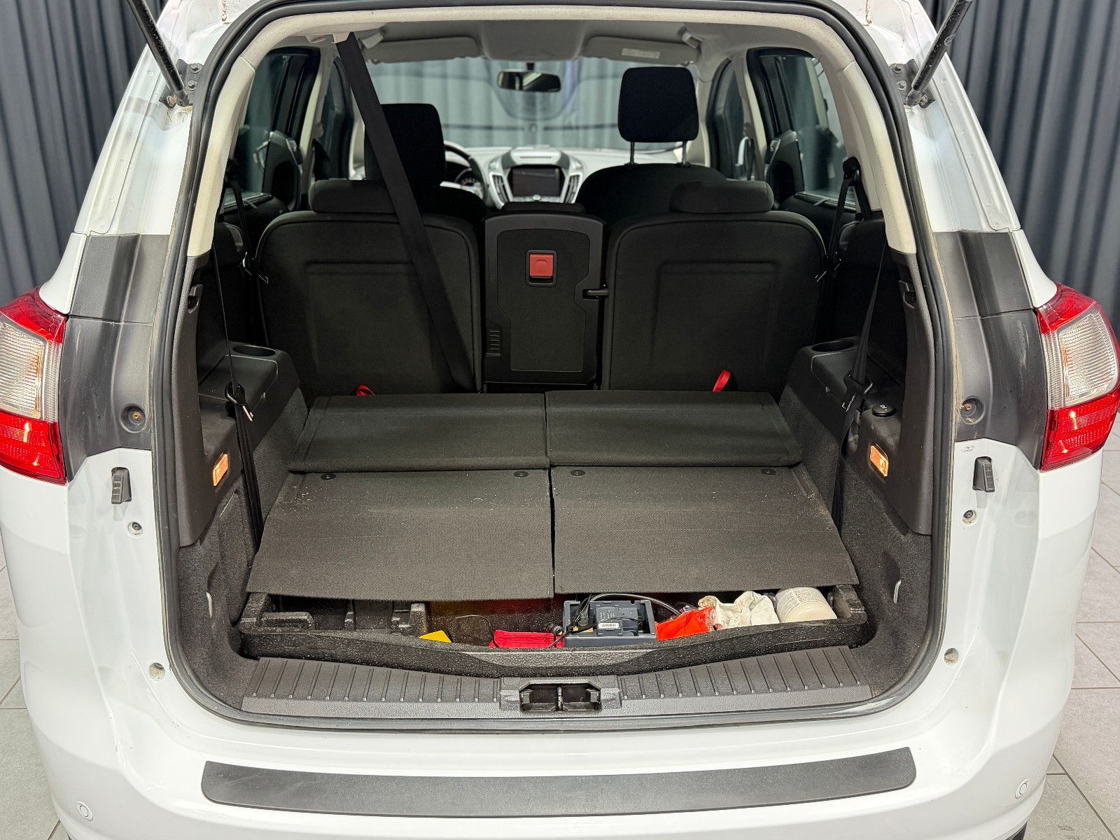 Fahrzeugabbildung Ford Grand C-Max |7-SITZER|PDC|TEMPOMAT