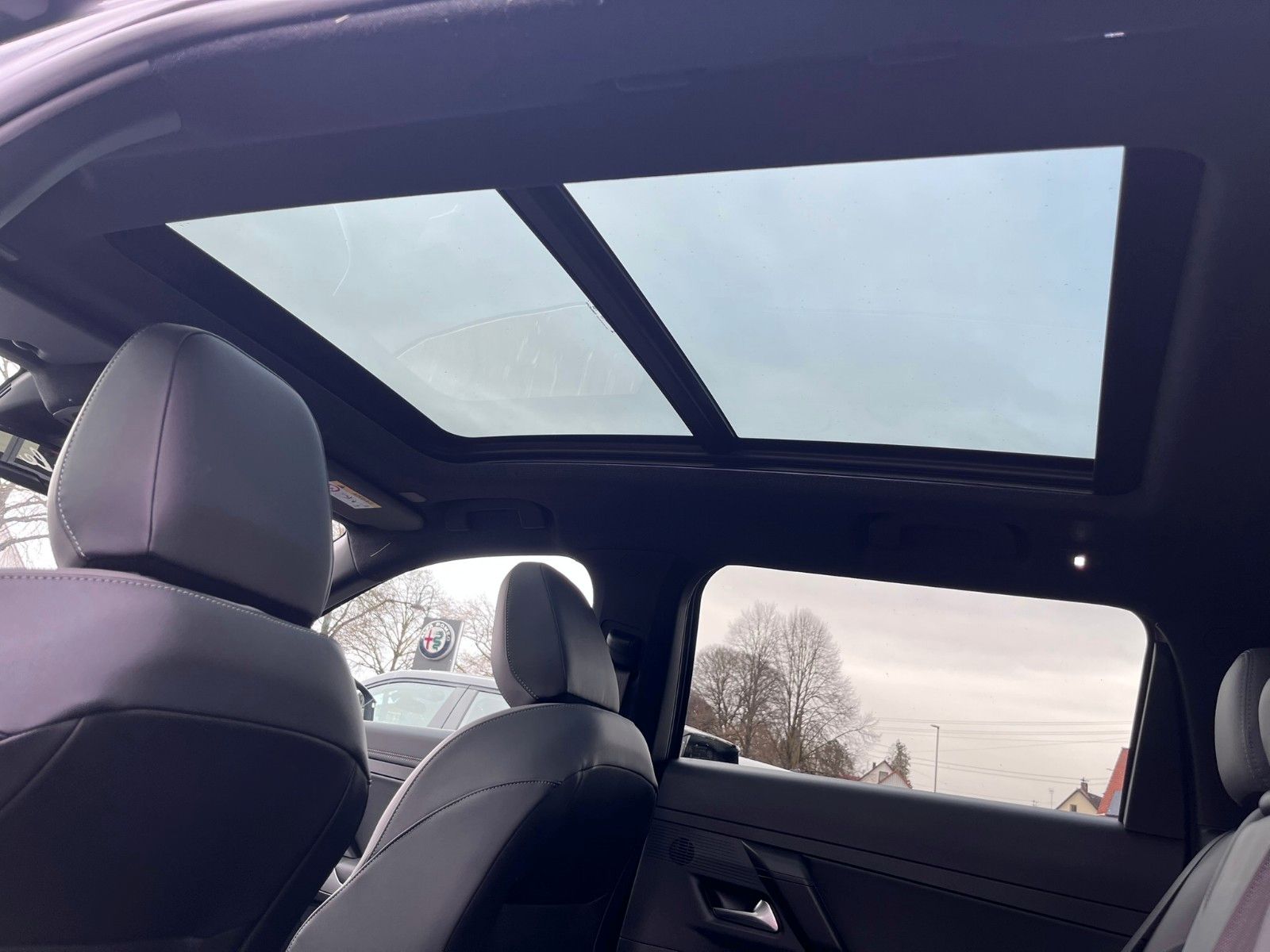 Fahrzeugabbildung Jeep Compass E-Hybrid 1.2 eDCT 100 kW First Edition