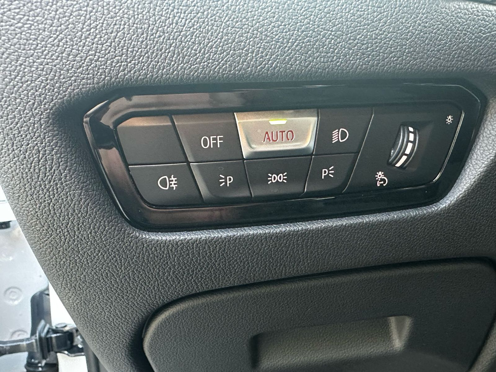 Fahrzeugabbildung BMW 318d Aut Advan Tou VIRTU+PROF+NAVI+SHZ+LED+PDC+M